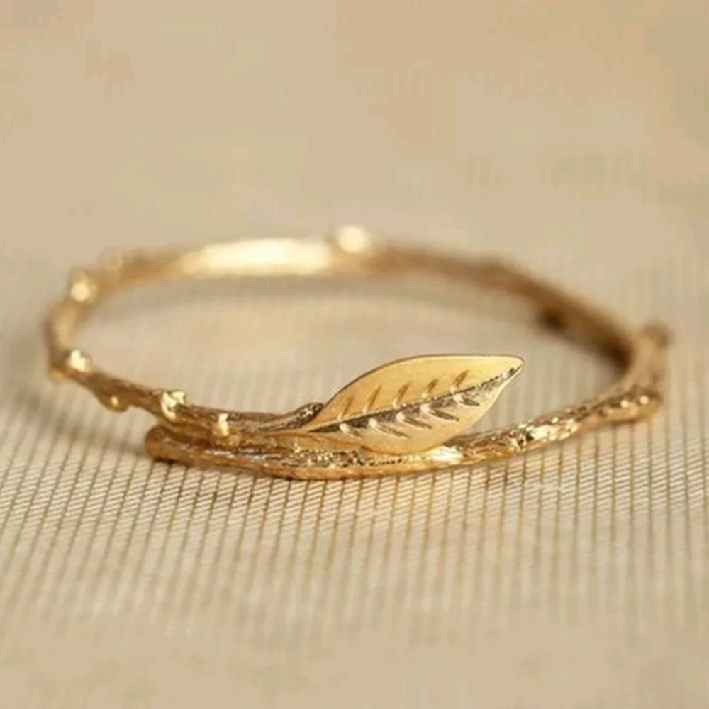 Gold Leaf Dainty Beautiful Fashion Ring Size 7